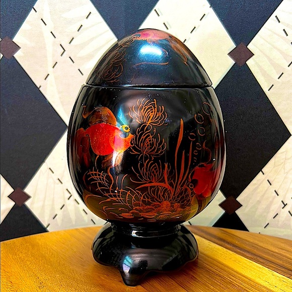 Vintage Asian Black Lacquerware Egg-Shaped Box + Lid|Glossy, Sculptural, Elegant - Picture 3 of 14
